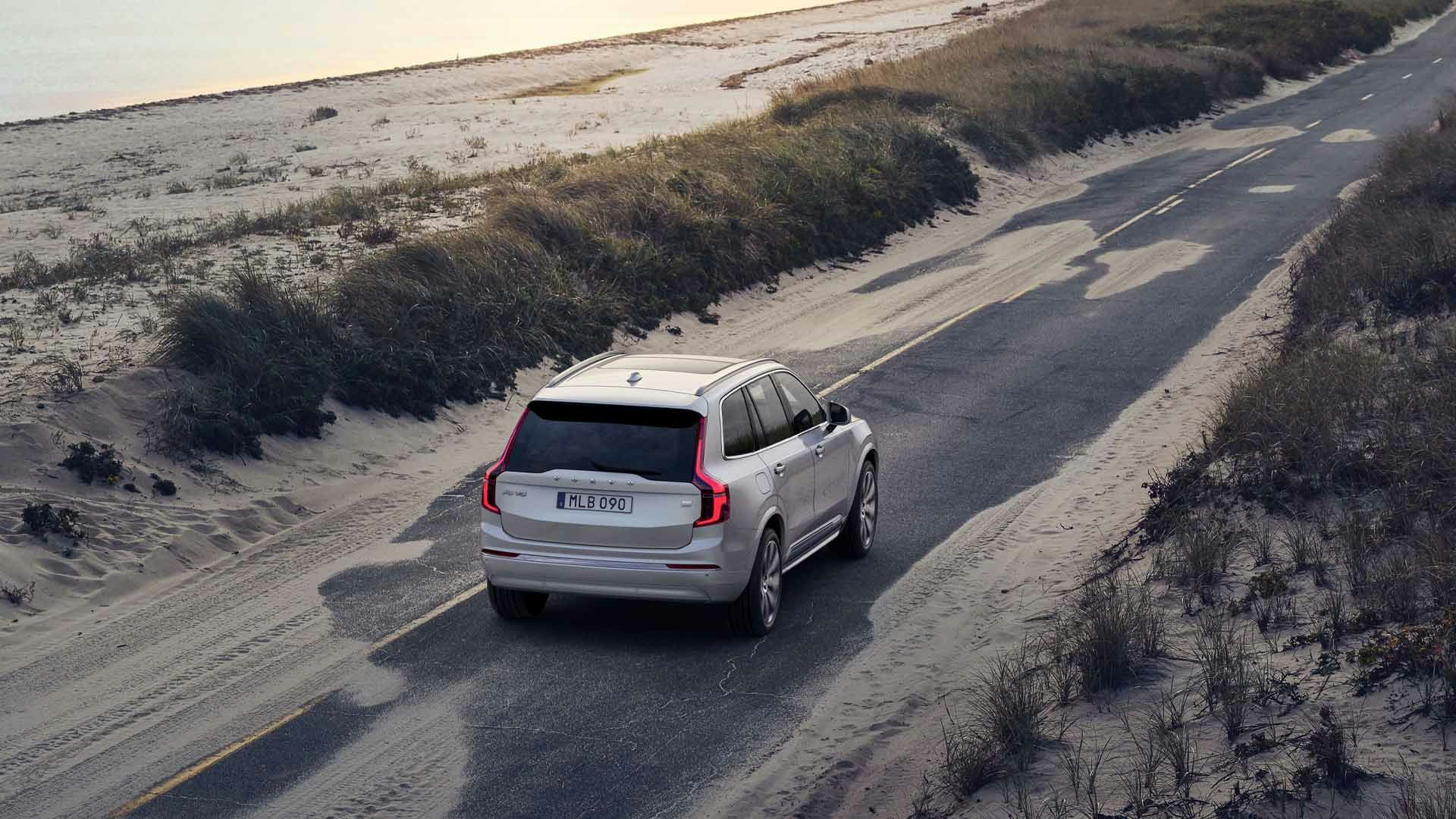 Volvo CX90 kørende sand
