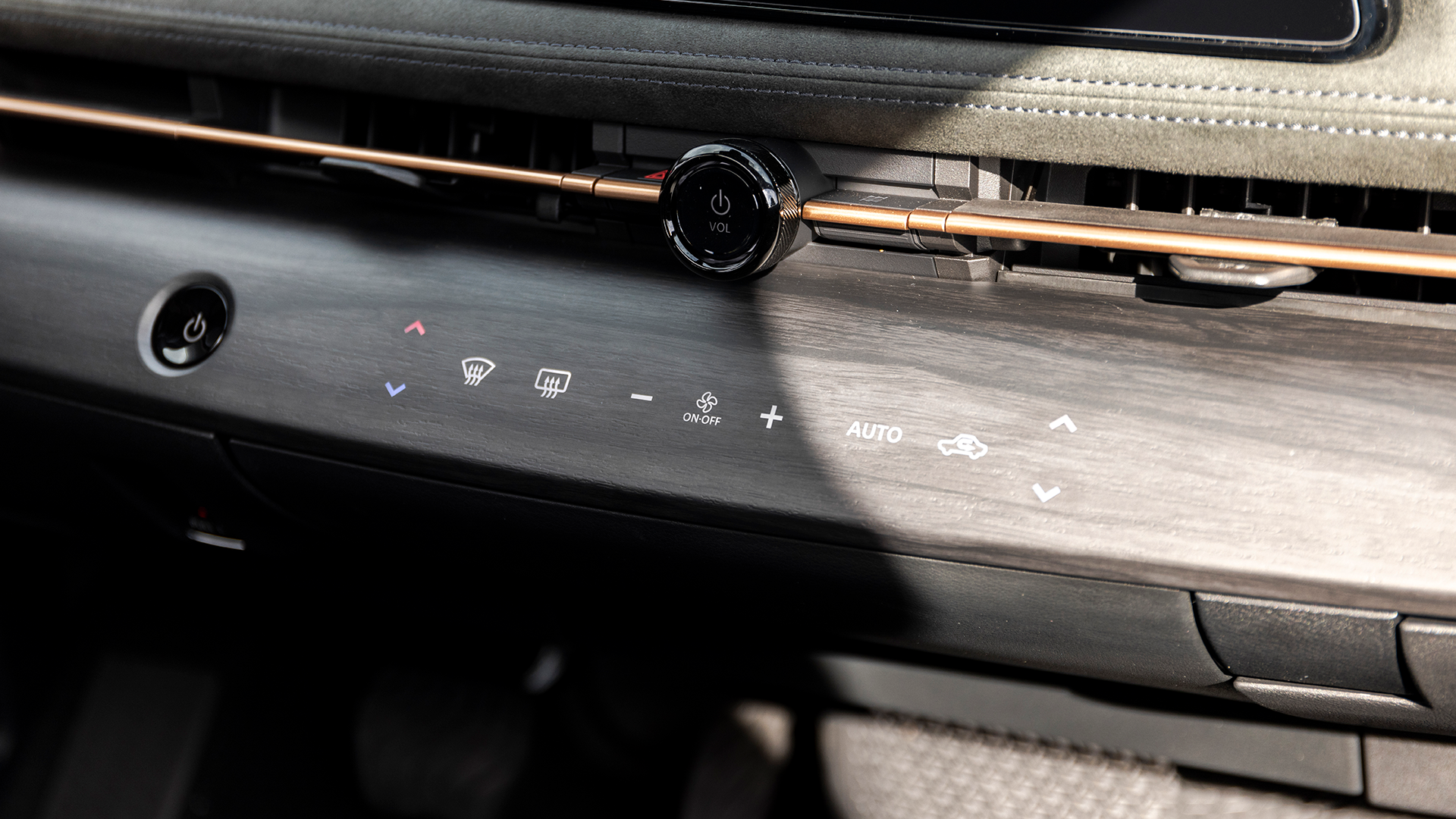 Nissan Ariya instrumentbræt med knapper